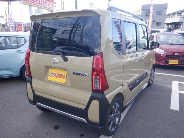 タント ファンクロスターボ スマートキ- シ-トヒ-タ- パワーウインドウ フルフラット 衝突軽減システム セキュリティ Wエアバック 車線逸脱警告 衝突安全ボディ 1オーナー USB接続 Bカメラ 横滑り防止装置 ターボ車(5枚目)