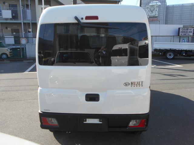 ハイゼットカーゴ ＤＸ　届出済未使用車　前後ソナー　禁煙　安全ボディ　セキュリティアラーム　キーレスキー　両側スライドドア　パワーウインドウ　マニュアルエアコン　オートライト　両席エアバッグ　パワーステアリング（8枚目）