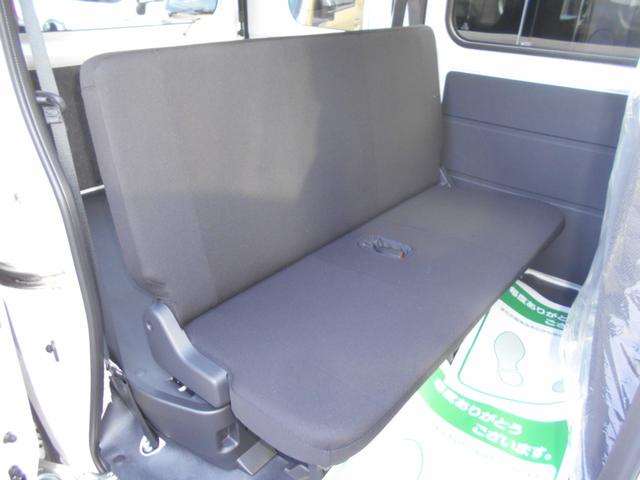 ハイゼットカーゴ ＤＸ　届出済未使用車　前後ソナー　禁煙　安全ボディ　セキュリティアラーム　キーレスキー　両側スライドドア　パワーウインドウ　マニュアルエアコン　オートライト　両席エアバッグ　パワーステアリング（12枚目）