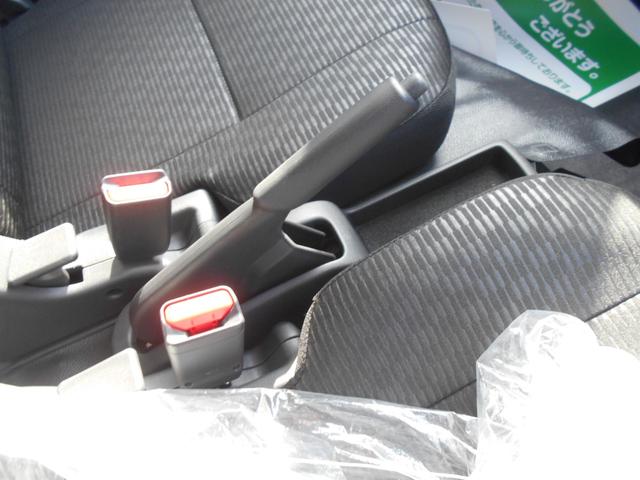 ハイゼットカーゴ ＤＸ　届出済未使用車　前後ソナー　禁煙　安全ボディ　セキュリティアラーム　キーレスキー　両側スライドドア　パワーウインドウ　マニュアルエアコン　オートライト　両席エアバッグ　パワーステアリング（17枚目）