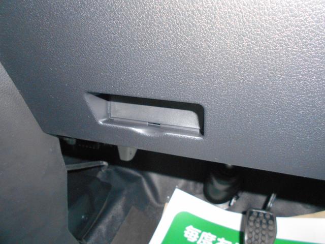 ハイゼットカーゴ ＤＸ　届出済未使用車　前後ソナー　禁煙　安全ボディ　セキュリティアラーム　キーレスキー　両側スライドドア　パワーウインドウ　マニュアルエアコン　オートライト　両席エアバッグ　パワーステアリング（18枚目）