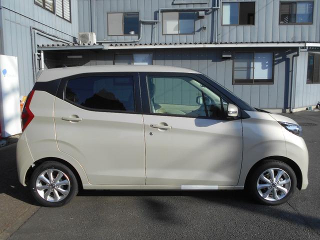 デイズ X 届出済未使用車 アラウンドM USB接続 コーナーソナー 電動格納式ドアミラー オートマチックハイビーム 踏み間違え防止 禁煙 横滑防止装置 Aライト スマートキー イモビライザー バックカメラ PS(6枚目)