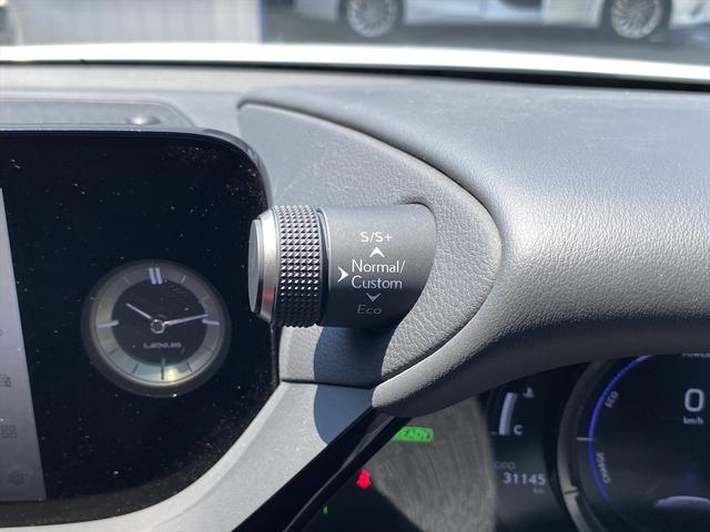 ＥＳ ＥＳ３００ｈ　Ｆスポーツ　後期・メーカーナビ地デジ・全カメラ・ブルートゥース・ＵＳＢ・ＥＴＣ２．０・サンルーフ・シートＨ・シートＣ・ステアＨ・ＬＳＳ・１９アルミ・Ｐトランク・Ｃセンサー・パドルシフト・ＴＶキット・前後ドラレコ（25枚目）