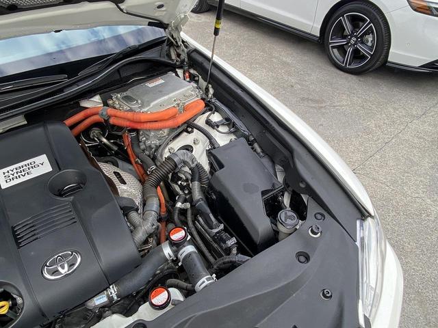 クラウンハイブリッド ロイヤルサルーン　フルセグナビ・バックカメラ・ＢＴオーディオ・１６ＡＷ・パワーシート・シートヒーター・ＨＩＤライト・フォグライト・ステアリングヒーター・クルーズコントロール・ＥＴＣ・ドアバイザー・フロアマット・ＵＳＢ（65枚目）