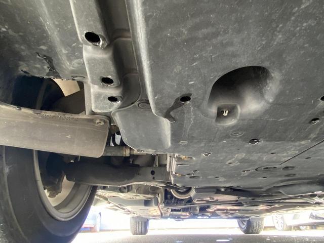 クラウンハイブリッド ロイヤルサルーン　フルセグナビ・バックカメラ・ＢＴオーディオ・１６ＡＷ・パワーシート・シートヒーター・ＨＩＤライト・フォグライト・ステアリングヒーター・クルーズコントロール・ＥＴＣ・ドアバイザー・フロアマット・ＵＳＢ（67枚目）