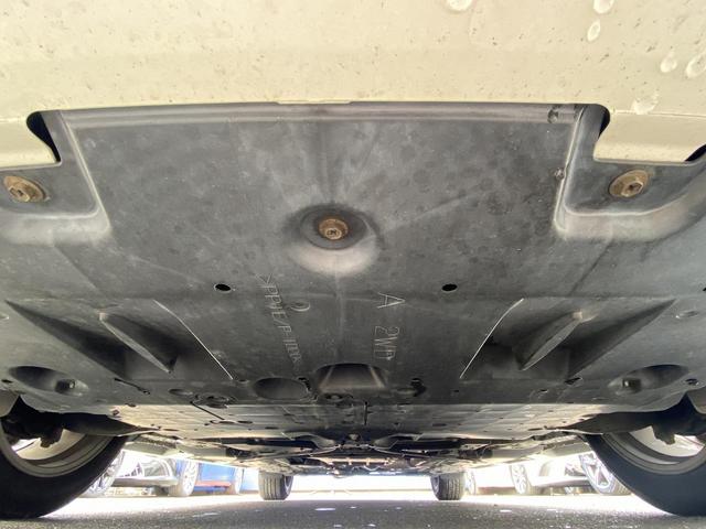 クラウンハイブリッド ロイヤルサルーン　フルセグナビ・バックカメラ・ＢＴオーディオ・１６ＡＷ・パワーシート・シートヒーター・ＨＩＤライト・フォグライト・ステアリングヒーター・クルーズコントロール・ＥＴＣ・ドアバイザー・フロアマット・ＵＳＢ（69枚目）