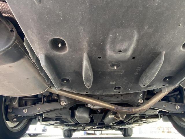 クラウンハイブリッド ロイヤルサルーン　フルセグナビ・バックカメラ・ＢＴオーディオ・１６ＡＷ・パワーシート・シートヒーター・ＨＩＤライト・フォグライト・ステアリングヒーター・クルーズコントロール・ＥＴＣ・ドアバイザー・フロアマット・ＵＳＢ（70枚目）