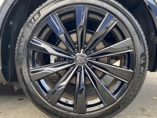 ワンオーナー・ムーンルーフ・フルセグナビ・全周囲カメラ・ＢＴオーディオ・２１ＡＷ・黒革シート・ベンチレーション・ＬＥＤライト・ステアリングヒーター・レーダークルーズ・ＥＴＣ・セーフティセンス・ＢＳＭ