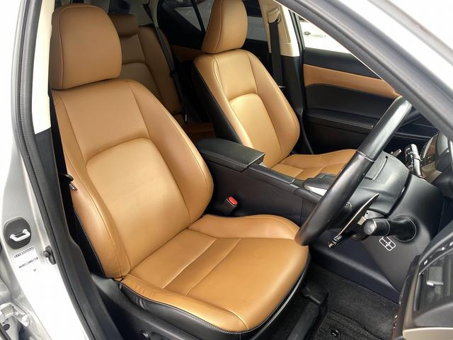 ＣＴ ＣＴ２００ｈ　バージョンＣ　フルセグナビ・バックカメラ・ＢＴオーディオ・１６ＡＷ・パワーシート・茶革シート・シートヒーター・ＬＥＤライト・フォグＬＥＤ・本革巻ステアリング・レーダークルーズ・ＥＴＣ・パドルシフト・フロアマット（5枚目）