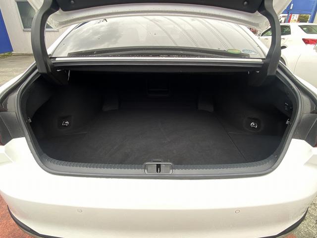 ES ES300h バージョンL サンルーフ・フルセグナビ・全周囲カメラ・BTオーディオ・18AW・黒革シート・ベンチレーション・LEDライト・ステアリングヒーター・レーダークルーズ・BSM・レクサスセーフティS・ミラーレスドアミラー(6枚目)