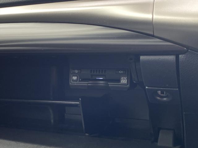 CT CT200h バージョンC フルセグナビ・バックカメラ・BTオーディオ・16AW・ハーフレザーシート・シートヒーター・パワーシート・LEDライト・フォグLED・レーダークルーズ・ETC・Cセンサー・レクサスセーフティシステム(15枚目)