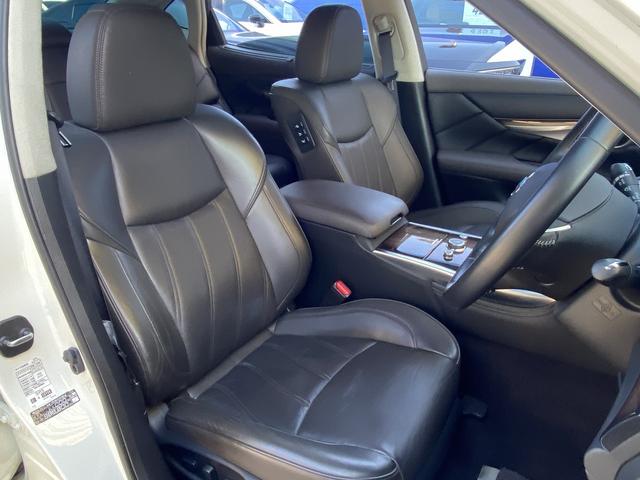 シーマ ハイブリッド　ＶＩＰ　サンルーフ・フルセグナビ・サイド／バックカメラ・ＢＴオーディオ・１８ＡＷ・黒革シート・ベンチレーション・ＨＩＤライト・フォグ・レーダークルーズ・Ｒサンシェード・ＥＴＣ・ドアバイザー・ローダウン（4枚目）