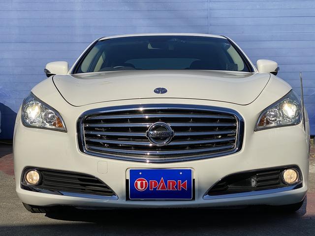 シーマ ハイブリッド　ＶＩＰ　サンルーフ・フルセグナビ・サイド／バックカメラ・ＢＴオーディオ・１８ＡＷ・黒革シート・ベンチレーション・ＨＩＤライト・フォグ・レーダークルーズ・Ｒサンシェード・ＥＴＣ・ドアバイザー・ローダウン（17枚目）