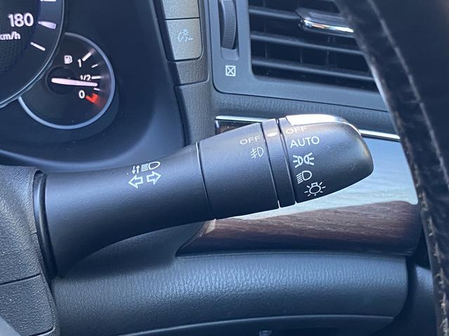 シーマ ハイブリッド　ＶＩＰ　サンルーフ・フルセグナビ・サイド／バックカメラ・ＢＴオーディオ・１８ＡＷ・黒革シート・ベンチレーション・ＨＩＤライト・フォグ・レーダークルーズ・Ｒサンシェード・ＥＴＣ・ドアバイザー・ローダウン（31枚目）