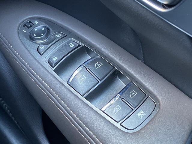 シーマ ハイブリッド　ＶＩＰ　サンルーフ・フルセグナビ・サイド／バックカメラ・ＢＴオーディオ・１８ＡＷ・黒革シート・ベンチレーション・ＨＩＤライト・フォグ・レーダークルーズ・Ｒサンシェード・ＥＴＣ・ドアバイザー・ローダウン（35枚目）