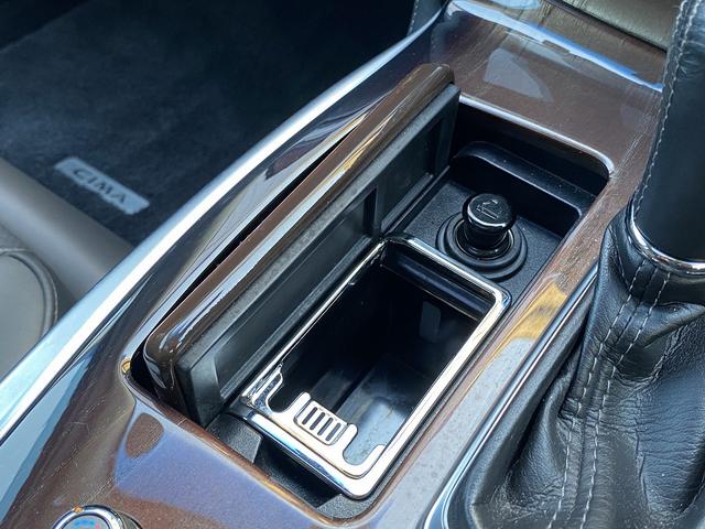 シーマ ハイブリッド　ＶＩＰ　サンルーフ・フルセグナビ・サイド／バックカメラ・ＢＴオーディオ・１８ＡＷ・黒革シート・ベンチレーション・ＨＩＤライト・フォグ・レーダークルーズ・Ｒサンシェード・ＥＴＣ・ドアバイザー・ローダウン（41枚目）