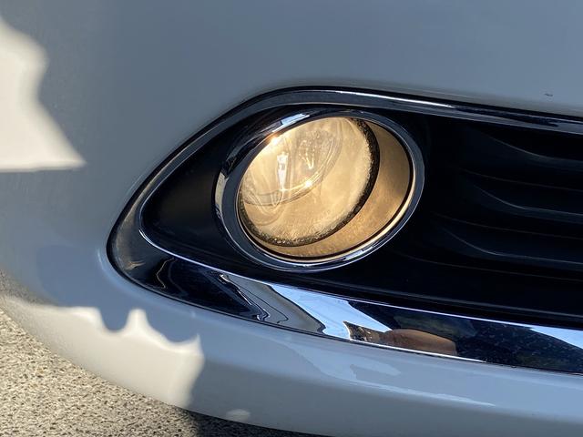 シーマ ハイブリッド　ＶＩＰ　サンルーフ・フルセグナビ・サイド／バックカメラ・ＢＴオーディオ・１８ＡＷ・黒革シート・ベンチレーション・ＨＩＤライト・フォグ・レーダークルーズ・Ｒサンシェード・ＥＴＣ・ドアバイザー・ローダウン（50枚目）