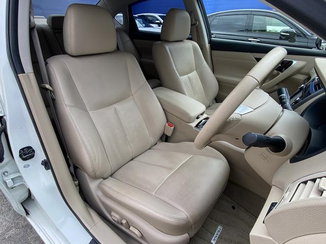 ティアナ ＸＶ　ナビＡＶＭパッケージ　フルセグナビ・全周囲カメラ・１７ＡＷ・ベージュ革シート・ベンチレーション・助手席オットマン・パワーシート・コーナーセンサー・クルーズコントロール・ＥＴＣ・ＨＩＤライト・エマージェンシーブレーキ・ＢＳＭ（4枚目）