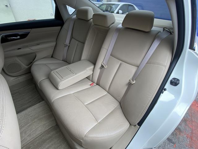 ティアナ ＸＶ　ナビＡＶＭパッケージ　フルセグナビ・全周囲カメラ・１７ＡＷ・ベージュ革シート・ベンチレーション・助手席オットマン・パワーシート・コーナーセンサー・クルーズコントロール・ＥＴＣ・ＨＩＤライト・エマージェンシーブレーキ・ＢＳＭ（5枚目）