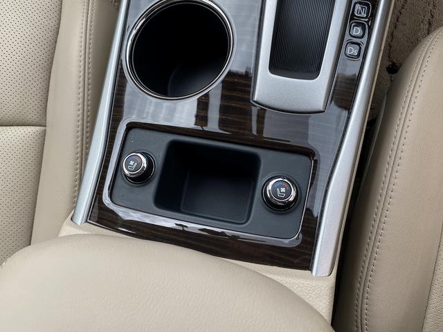 ティアナ ＸＶ　ナビＡＶＭパッケージ　フルセグナビ・全周囲カメラ・１７ＡＷ・ベージュ革シート・ベンチレーション・助手席オットマン・パワーシート・コーナーセンサー・クルーズコントロール・ＥＴＣ・ＨＩＤライト・エマージェンシーブレーキ・ＢＳＭ（8枚目）