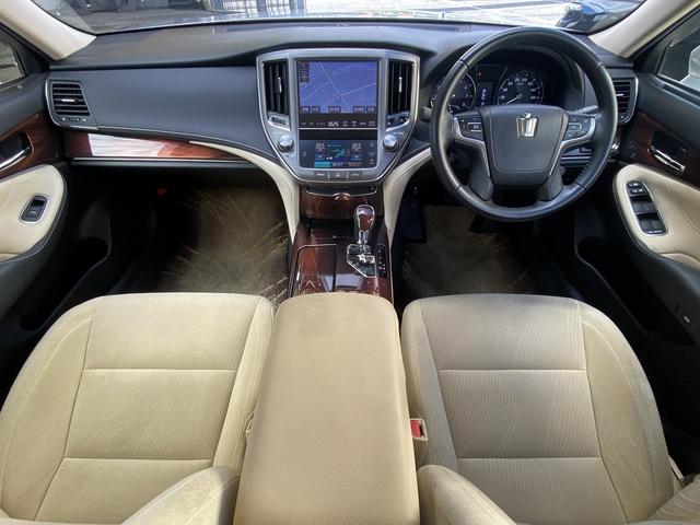 クラウン ロイヤルサルーン ワンオーナー・フルセグナビ・バックカメラ・BTオーディオ・16AW・パワーシート・HIDライト・フォグライト・クルーズコントロール・コーナーセンサー・トランクイージークローザー・ETC・ドアバイザー(3枚目)