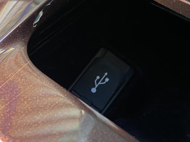 クラウン ロイヤルサルーン ワンオーナー・フルセグナビ・バックカメラ・BTオーディオ・16AW・パワーシート・HIDライト・フォグライト・クルーズコントロール・コーナーセンサー・トランクイージークローザー・ETC・ドアバイザー(13枚目)