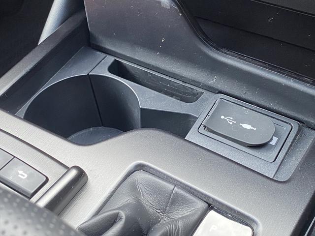 ＥＳ ＥＳ３００ｈ　Ｆスポーツ　サンルーフ・フルセグナビ・バックカメラ・ＢＴオーディオ・１９ＡＷ・赤革シート・ベンチレーション・ＬＥＤライト・フォグ・レーダークルーズ・ステアリングヒーター・ＥＴＣ・レクサスセーフティシステム・ＢＳＭ（13枚目）