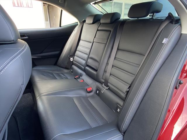 ＩＳ ＩＳ３００ｈ　バージョンＬ　フルセグナビ・バックカメラ・ＢＴオーディオ・１９ＡＷ・黒革シート・ベンチレーション・ＬＥＤライト・レーダークルーズ・ステアリングヒーター・Ｐシート・ＥＴＣ・レクサスセーフティシステム・ＢＳＭ・車高調（5枚目）