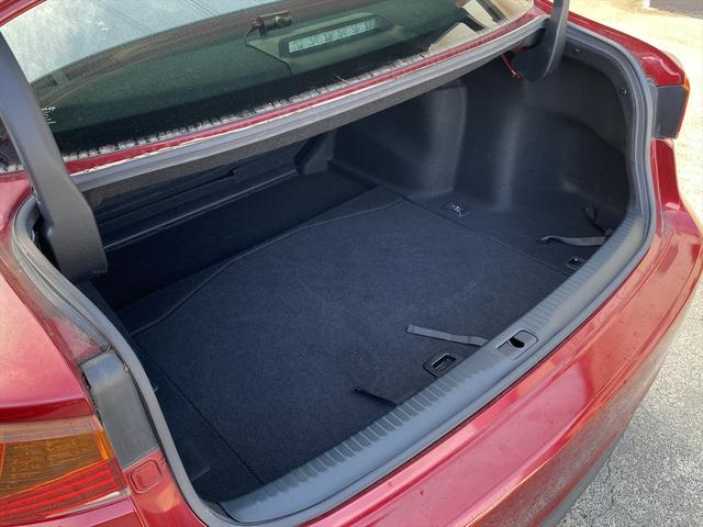 ＩＳ ＩＳ３００ｈ　バージョンＬ　フルセグナビ・バックカメラ・ＢＴオーディオ・１９ＡＷ・黒革シート・ベンチレーション・ＬＥＤライト・レーダークルーズ・ステアリングヒーター・Ｐシート・ＥＴＣ・レクサスセーフティシステム・ＢＳＭ・車高調（6枚目）