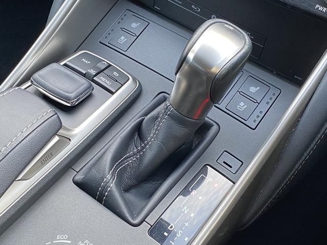 ＩＳ ＩＳ３００ｈ　バージョンＬ　フルセグナビ・バックカメラ・ＢＴオーディオ・１９ＡＷ・黒革シート・ベンチレーション・ＬＥＤライト・レーダークルーズ・ステアリングヒーター・Ｐシート・ＥＴＣ・レクサスセーフティシステム・ＢＳＭ・車高調（9枚目）