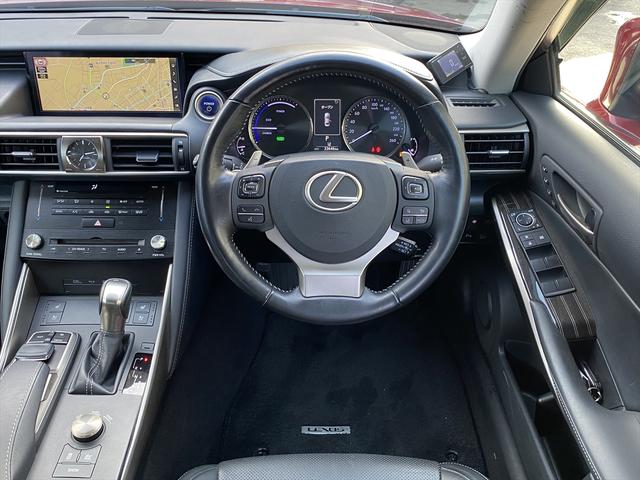 ＩＳ ＩＳ３００ｈ　バージョンＬ　フルセグナビ・バックカメラ・ＢＴオーディオ・１９ＡＷ・黒革シート・ベンチレーション・ＬＥＤライト・レーダークルーズ・ステアリングヒーター・Ｐシート・ＥＴＣ・レクサスセーフティシステム・ＢＳＭ・車高調（10枚目）
