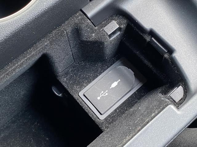 ＩＳ ＩＳ３００ｈ　バージョンＬ　フルセグナビ・バックカメラ・ＢＴオーディオ・１９ＡＷ・黒革シート・ベンチレーション・ＬＥＤライト・レーダークルーズ・ステアリングヒーター・Ｐシート・ＥＴＣ・レクサスセーフティシステム・ＢＳＭ・車高調（13枚目）