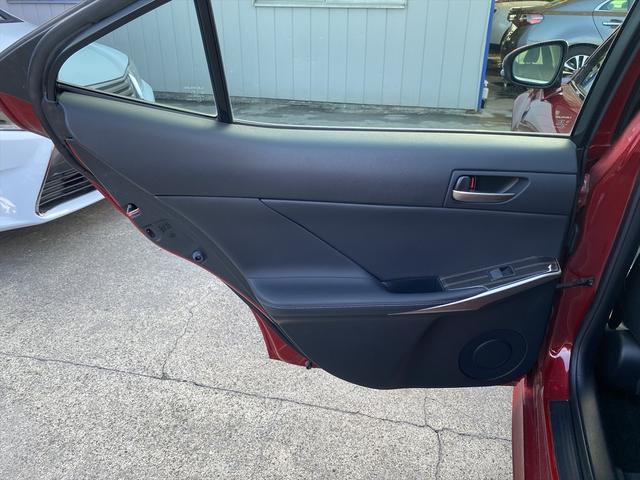 ＩＳ ＩＳ３００ｈ　バージョンＬ　フルセグナビ・バックカメラ・ＢＴオーディオ・１９ＡＷ・黒革シート・ベンチレーション・ＬＥＤライト・レーダークルーズ・ステアリングヒーター・Ｐシート・ＥＴＣ・レクサスセーフティシステム・ＢＳＭ・車高調（28枚目）