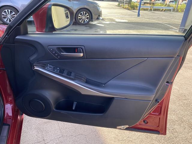 ＩＳ ＩＳ３００ｈ　バージョンＬ　フルセグナビ・バックカメラ・ＢＴオーディオ・１９ＡＷ・黒革シート・ベンチレーション・ＬＥＤライト・レーダークルーズ・ステアリングヒーター・Ｐシート・ＥＴＣ・レクサスセーフティシステム・ＢＳＭ・車高調（29枚目）