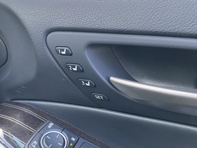 ＩＳ ＩＳ３００ｈ　バージョンＬ　フルセグナビ・バックカメラ・ＢＴオーディオ・１９ＡＷ・黒革シート・ベンチレーション・ＬＥＤライト・レーダークルーズ・ステアリングヒーター・Ｐシート・ＥＴＣ・レクサスセーフティシステム・ＢＳＭ・車高調（42枚目）