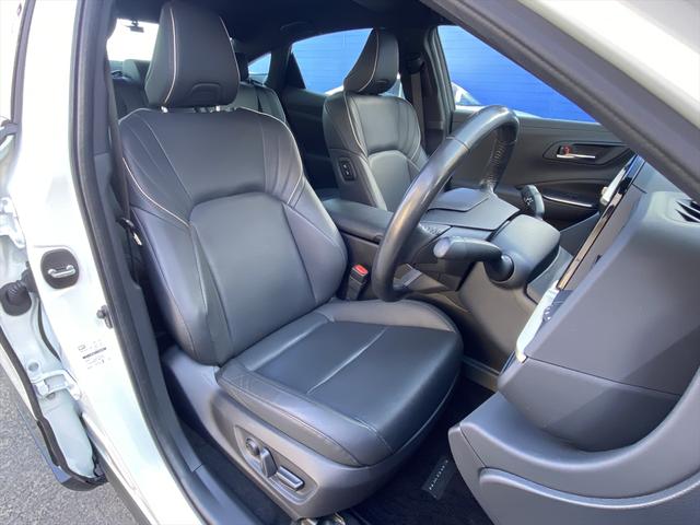 クラウンクロスオーバー Ｇアドバンスド・レザーパッケージ　フルセグＴＶ・全周囲カメラ・２１ＡＷ・黒革シート・ベンチレーション・デジタルミラー・ＬＥＤライト・ステアリングヒーター・レーダークルーズ・パワーテールゲート・ＥＴＣ・セーフティセンス・ＢＳＭ・ＨＵＤ（4枚目）