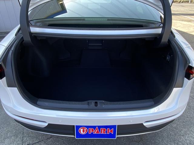 クラウンクロスオーバー Ｇアドバンスド・レザーパッケージ　フルセグＴＶ・全周囲カメラ・２１ＡＷ・黒革シート・ベンチレーション・デジタルミラー・ＬＥＤライト・ステアリングヒーター・レーダークルーズ・パワーテールゲート・ＥＴＣ・セーフティセンス・ＢＳＭ・ＨＵＤ（6枚目）