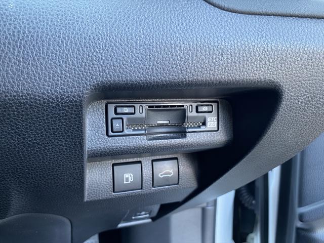 クラウンクロスオーバー Ｇアドバンスド・レザーパッケージ　フルセグＴＶ・全周囲カメラ・２１ＡＷ・黒革シート・ベンチレーション・デジタルミラー・ＬＥＤライト・ステアリングヒーター・レーダークルーズ・パワーテールゲート・ＥＴＣ・セーフティセンス・ＢＳＭ・ＨＵＤ（13枚目）