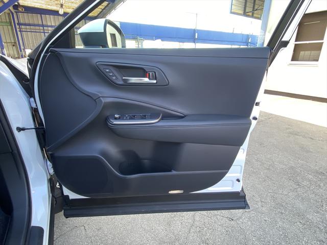 クラウンクロスオーバー Ｇアドバンスド・レザーパッケージ　フルセグＴＶ・全周囲カメラ・２１ＡＷ・黒革シート・ベンチレーション・デジタルミラー・ＬＥＤライト・ステアリングヒーター・レーダークルーズ・パワーテールゲート・ＥＴＣ・セーフティセンス・ＢＳＭ・ＨＵＤ（32枚目）