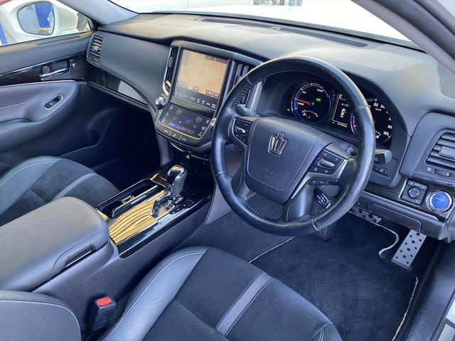 クラウンハイブリッド アスリートＳ　Ｊ－フロンティアリミテッド　後期・フルセグナビ・バックカメラ・ＢＴオーディオ・１８ＡＷ・ハーフレザーシート・シートヒーター・ＬＥＤライト・フォグ・レーダークルーズ・ステアリングヒーター・ＥＴＣ・ドアバイザー・セーフティセンス（3枚目）