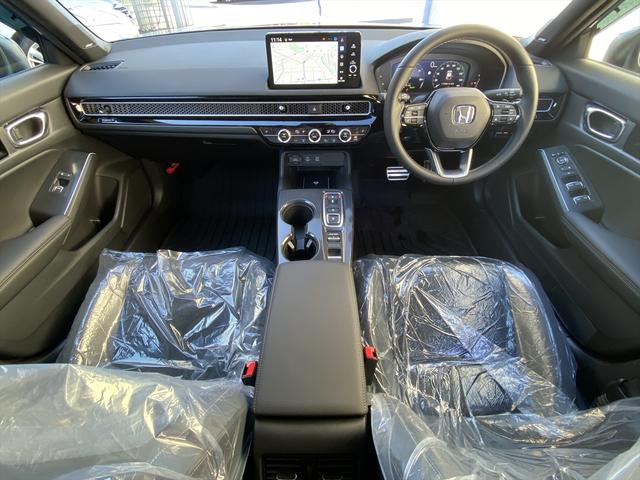 シビック ｅ：ＨＥＶ　ＥＸ　ワンオーナー・サンルーフ・Ｈｏｎｄａ　ＣＯＮＮＥＣＴディスプレー・ＢＯＳＥサウンド・フルセグＴＶ・バックカメラ・ハーフレザーシート・前席パワーシート・シートヒーター・ＬＥＤライト・ＥＴＣ・ＢＳＭ（3枚目）