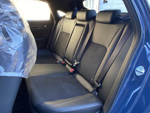 シビック ｅ：ＨＥＶ　ＥＸ　ワンオーナー・サンルーフ・Ｈｏｎｄａ　ＣＯＮＮＥＣＴディスプレー・ＢＯＳＥサウンド・フルセグＴＶ・バックカメラ・ハーフレザーシート・前席パワーシート・シートヒーター・ＬＥＤライト・ＥＴＣ・ＢＳＭ（5枚目）