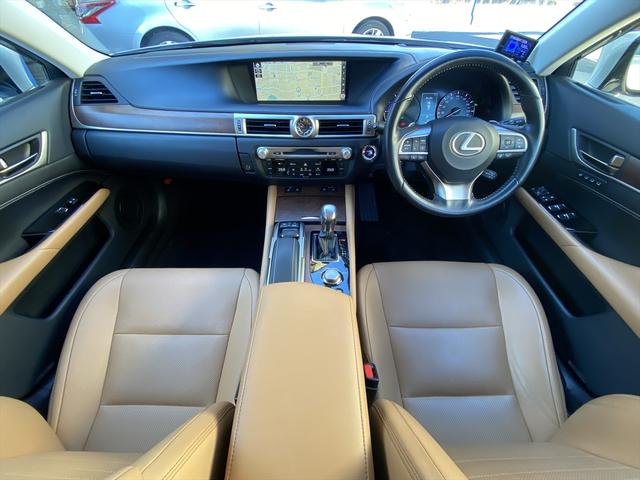 ＧＳ ＧＳ３００ｈ　Ｉパッケージ　フルセグナビ・バックカメラ・ＢＴオーディオ・１８ＡＷ・茶革シート・ベンチレーション・ＬＥＤライト・フォグ・ステアリングヒーター・レーダークルーズ・ＥＴＣ・レクサスセーフティシステム・ＢＳＭ・ＨＵＤ（3枚目）