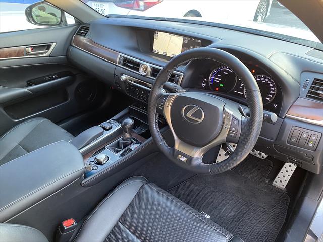 ＧＳ ＧＳ３００ｈ　Ｆスポーツ　サンルーフ・フルセグナビ・バックカメラ・ＢＴオーディオ・１９ＡＷ・黒革シート・ベンチレーション・ＬＥＤライト・フォグ・クルーズコントロール・本革巻ステアリング・ＢＳＭ・パワーテールゲート・ＵＳＢ（4枚目）