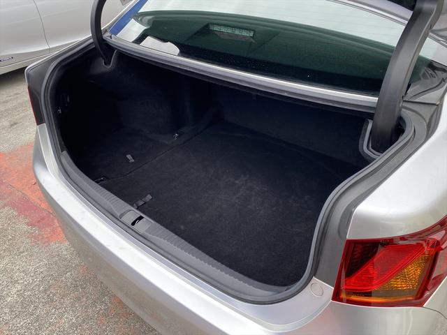 ＧＳ ＧＳ３００ｈ　Ｆスポーツ　サンルーフ・フルセグナビ・バックカメラ・ＢＴオーディオ・１９ＡＷ・黒革シート・ベンチレーション・ＬＥＤライト・フォグ・クルーズコントロール・本革巻ステアリング・ＢＳＭ・パワーテールゲート・ＵＳＢ（6枚目）