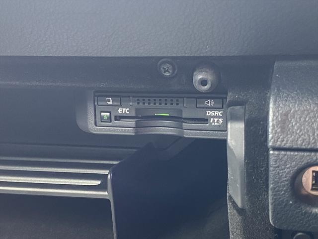 フルセグナビ・バックカメラ・ＢＴオーディオ・１９ＡＷ・黒革シート・ベンチレーション・ＬＥＤライト・フォグ・レーダークルーズ・ステアリングヒーター・本革巻ステアリング・ＥＴＣ・パドルシフト・フロアマット