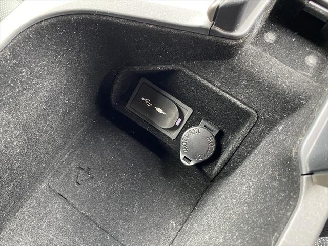 フルセグナビ・バックカメラ・ＢＴオーディオ・１９ＡＷ・黒革シート・ベンチレーション・ＬＥＤライト・フォグ・レーダークルーズ・ステアリングヒーター・本革巻ステアリング・ＥＴＣ・パドルシフト・フロアマット