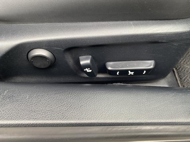 フルセグナビ・バックカメラ・ＢＴオーディオ・１９ＡＷ・黒革シート・ベンチレーション・ＬＥＤライト・フォグ・レーダークルーズ・ステアリングヒーター・本革巻ステアリング・ＥＴＣ・パドルシフト・フロアマット