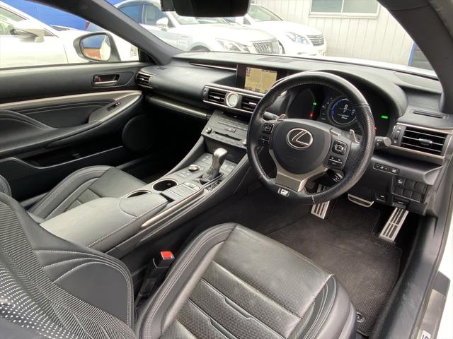 フルセグナビ・バックカメラ・ＢＴオーディオ・１９ＡＷ・黒革シート・ベンチレーション・ＬＥＤライト・フォグ・レーダークルーズ・ステアリングヒーター・本革巻ステアリング・ＥＴＣ・パドルシフト・フロアマット