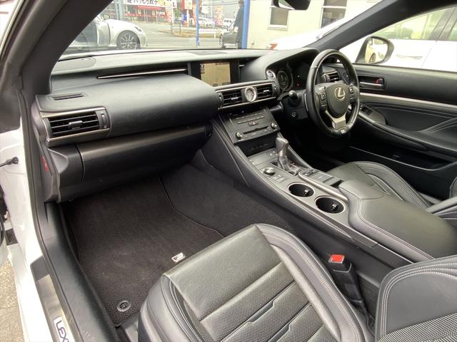 フルセグナビ・バックカメラ・ＢＴオーディオ・１９ＡＷ・黒革シート・ベンチレーション・ＬＥＤライト・フォグ・レーダークルーズ・ステアリングヒーター・本革巻ステアリング・ＥＴＣ・パドルシフト・フロアマット